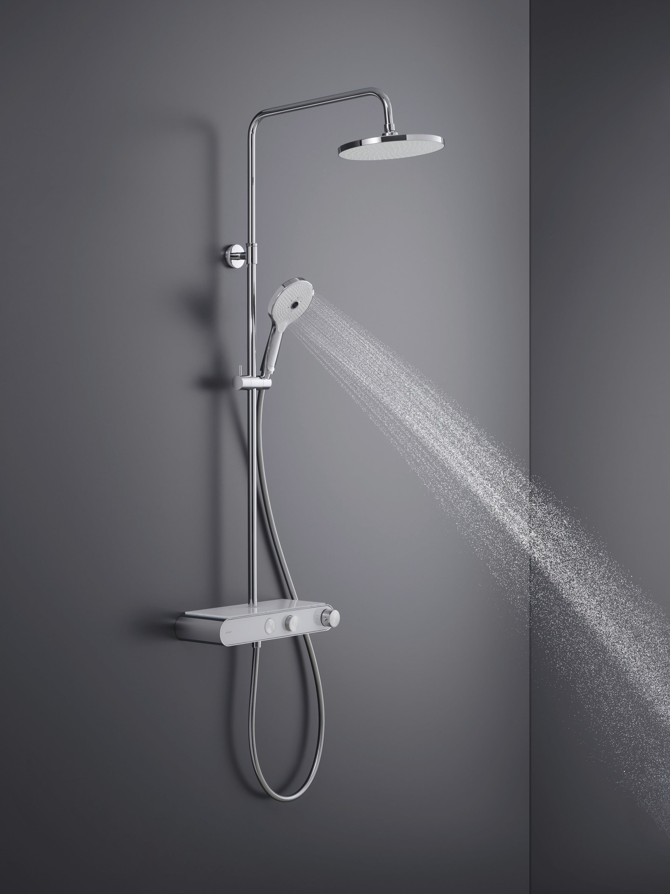 Sistema de ducha Duravit con termostato y repisa de vidrio